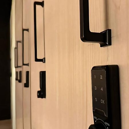 Westay Capsule Hostel Дубай Екстериор снимка