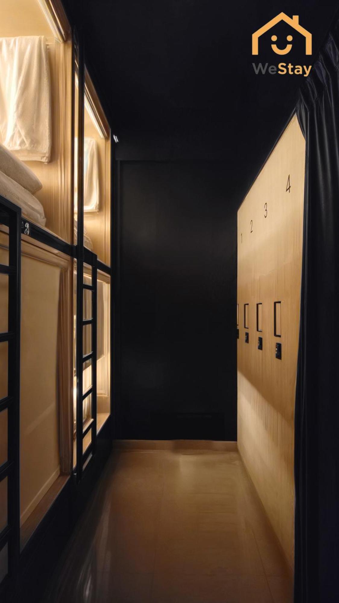 Westay Capsule Hostel Дубай Екстериор снимка